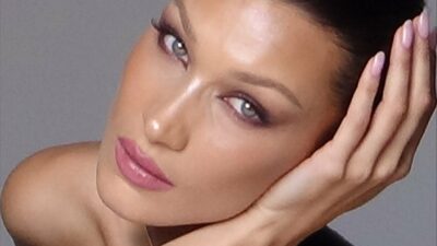 Ünlü modelin at üzerindeki pozları tepki çekti!