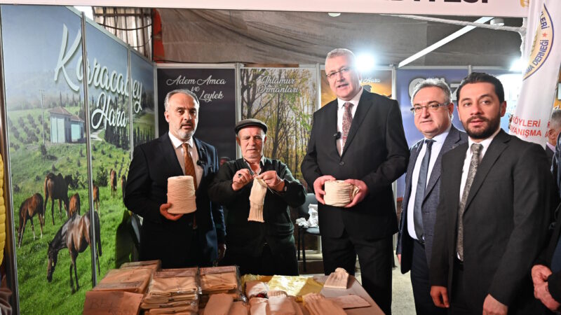 Başkan Alinur Aktaş; ‘Karacabey’i ihya edeceğiz’ Karacabey Belediyesi tarafından bu sene 12’ncisi düzenlenen ‘Gıda, Tarım ve