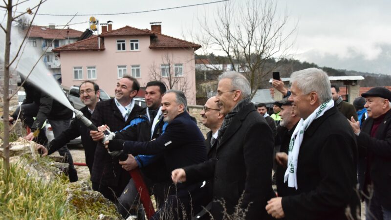Bursa’da tankerle içme suyu taşınan ilçesine müjde! 8 mahallede bayram var… Bursa Büyükşehir Belediyesi, senelerdir içme suyu sıkıntısı yaşayan ve yaz