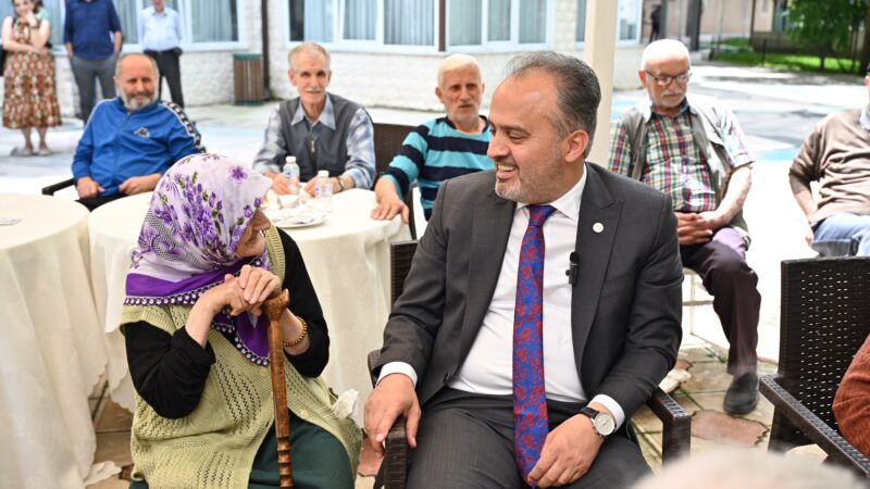Bursa Büyükşehir Belediye Başkanı Alinur Aktaş, yeni dönemde yaşlı vatandaşlar