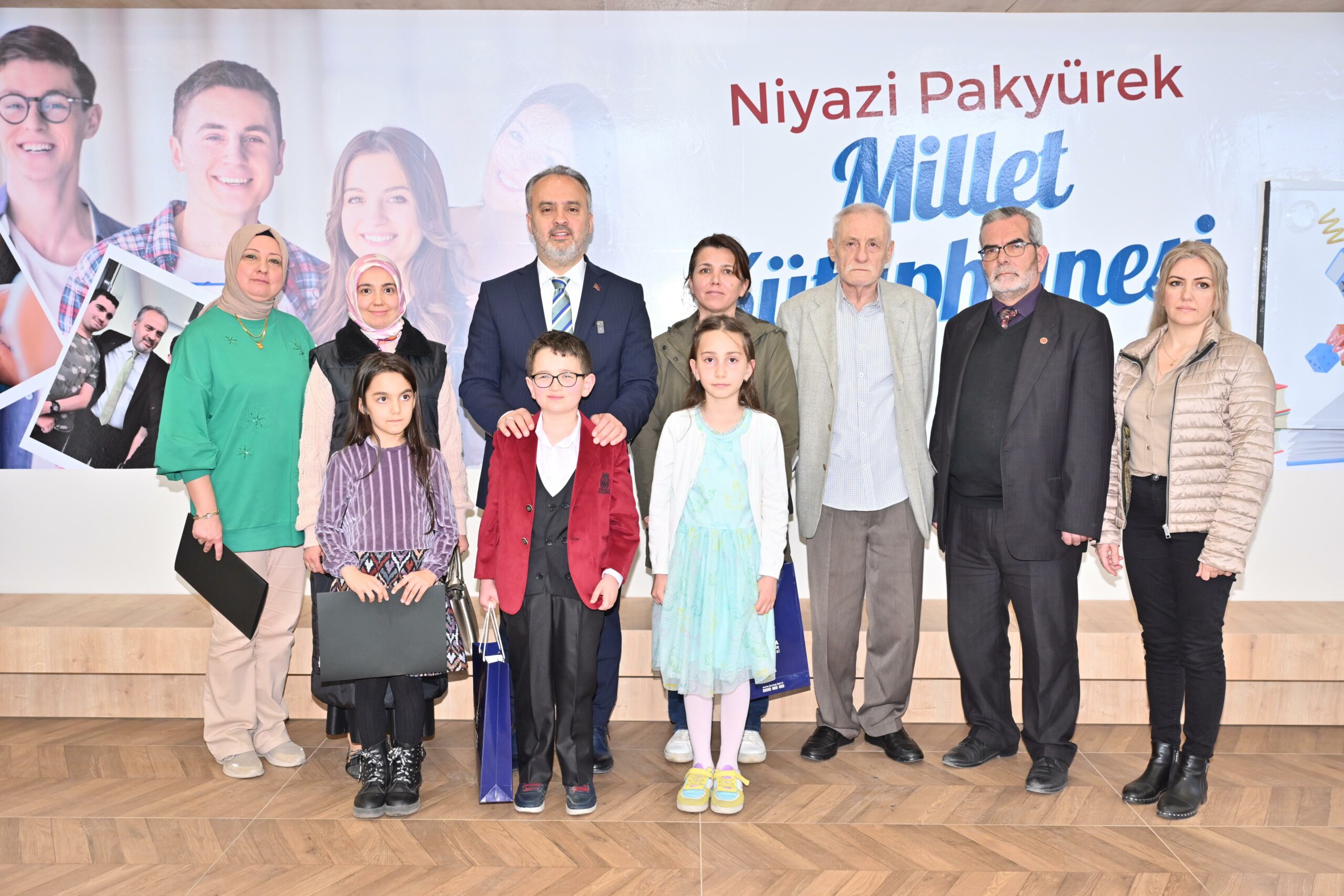 Bursa’nın 'kitap kurtları' ödüllendirildi 2 34173 MTY2MDE4Mz 1 scaled
