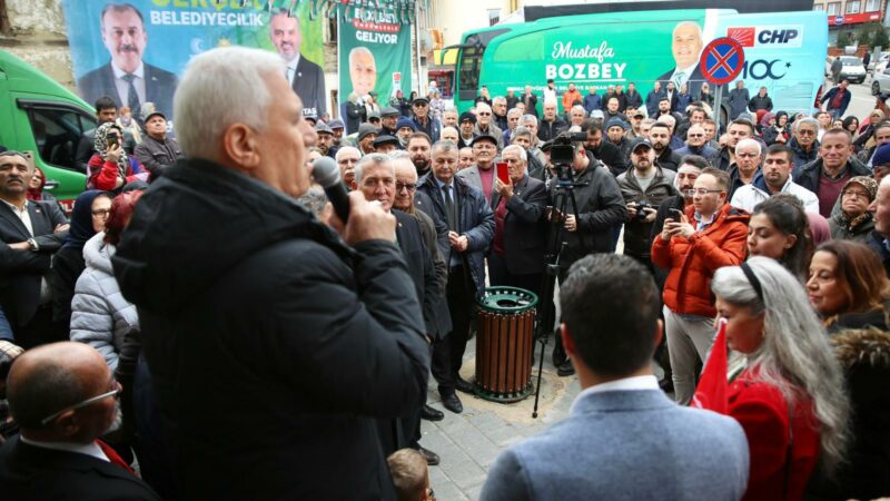 CHP Bursa Adayı Bozbey: ‘Harmancık’ta ‘yol’suzluk var’ Bursa Büyükşehir Belediye Başkan Adayı Mustafa Bozbey, Harmancık’ta yaptığı konuşmasında