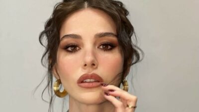 Beyaz elbisesiyle çekildiği çöl pozları sosyal medyayı salladı!