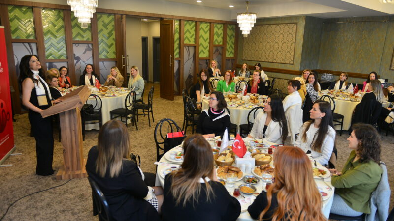 Yarına Şans Ver Kulübü (YASAV) üyeleri, 8 Mart Dünya Kadınlar