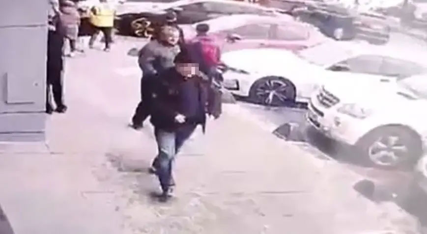 Kan donduran olay! Arkadaşını öldürdü sakince uzaklaştı