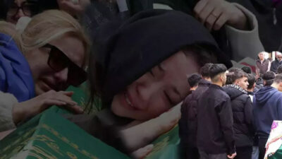 Dehşet veren olay! Katilin tabutuna sırtlarını döndüler