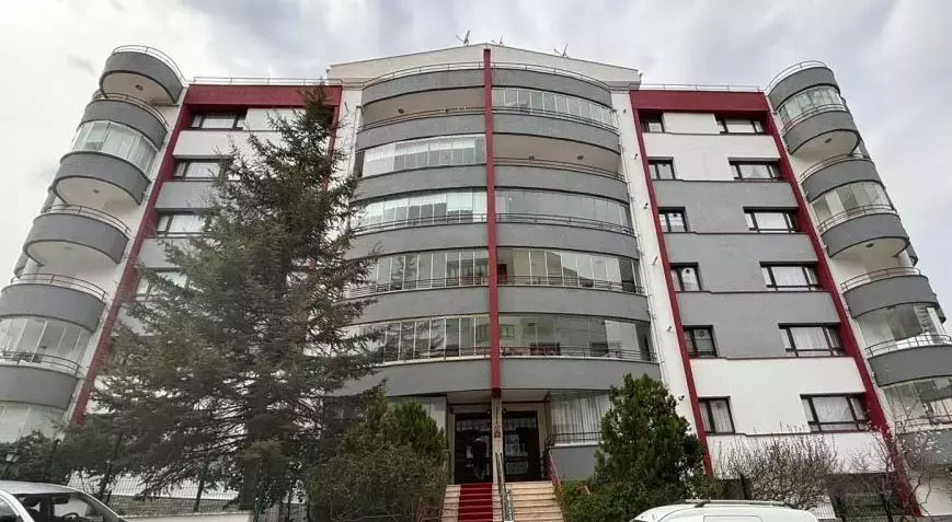 Ankara’da dehşet! Karısını öldürdü, oğlunu yaralayıp 5’inci kattan atladı