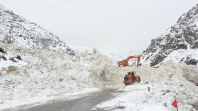 Doğuda kar esareti: Van-Çatak Karayolu’nda 10 bölgeye çığ düştü