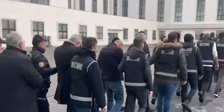 Ankara’da tefecilere operasyon: 12 kişi tutuklandı Ankara’da tefecilere operasyon: 12 kişi tutuklandı