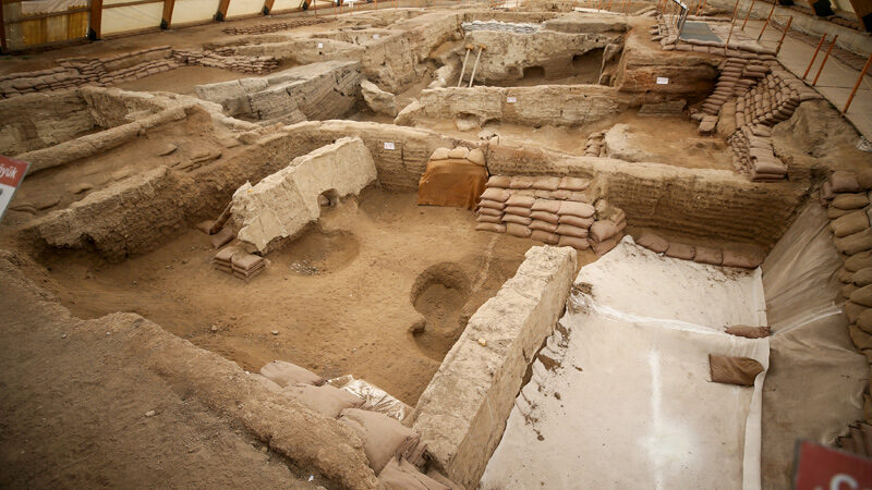 Dünyada kentleşmenin olduğu ilk yerlerden Çatalhöyük'teki kazıda 8 bin 600
