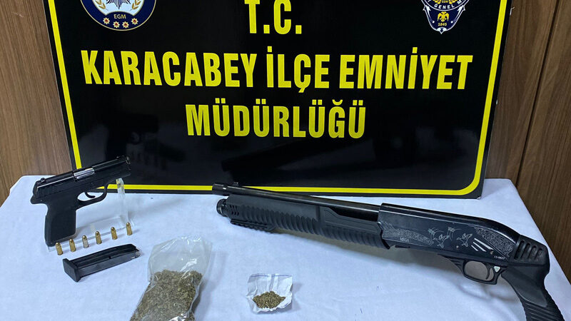 Bursa’da uyuşturucu operasyonu: 2 tutuklama Bursa'nın Karacabey ilçesinde polis ekiplerince düzenlenen uyuşturucu operasyonunda gözaltına alınan