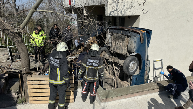 Bursa’da feci kaza! İki bina arasında can pazarı