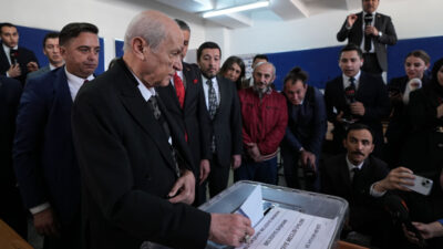 MHP lideri Bahçeli, oyunu kullandı