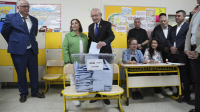 Eski CHP Genel Başkanı Kılıçdaroğlu, oyunu kullandı