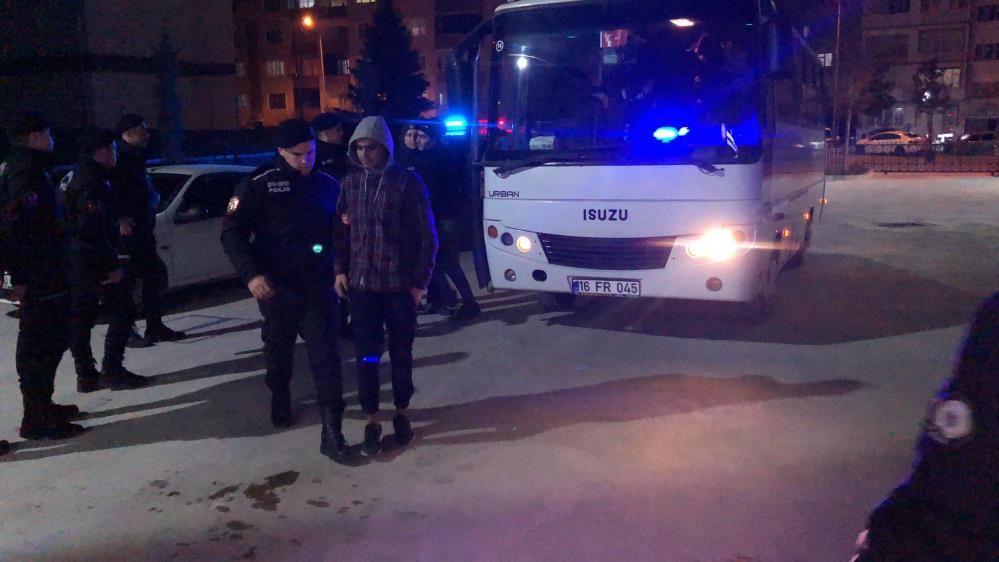 Bursa’da 30 kaçak göçmen yakalandı