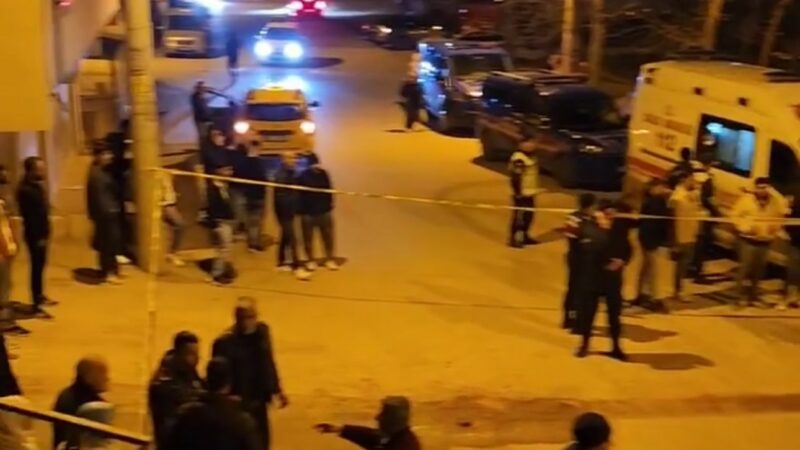 Bursa’da husumetlilerden biri diğer husumetlisinin kaçtığı eve doğru tabanca ile