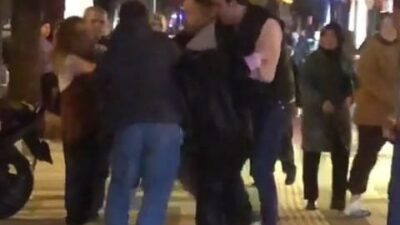 Bursa’da genç kızların kavgası kamerada