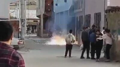 Bursa’da kopan elektrik kablosundan çıkan kıvılcımlar korkuttu