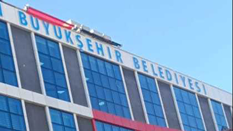 Belediye binasındaki tabela heyecan yarattı! Yeni bir büyükşehir mi geliyor?