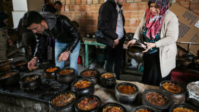 8 saatlik lezzet yolculuğu! Fırınlar sabah erken saatlerde yakılıyor…