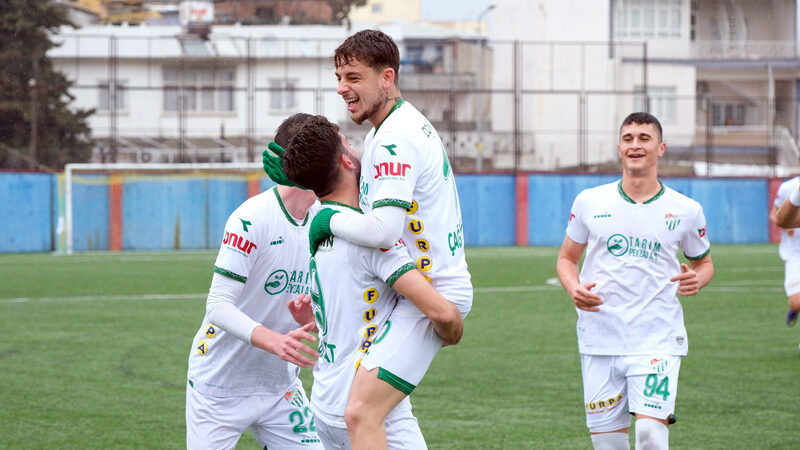Bursaspor, TFF 2. Lig'in 29. haftasında deplasmanda Adıyaman FK'yı 3-0
