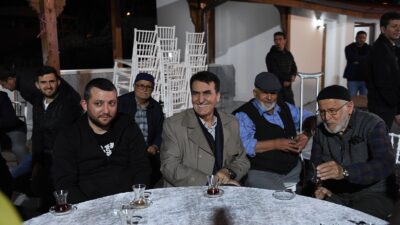 Dündar, ilk iftarı vatandaşlarla yaptı