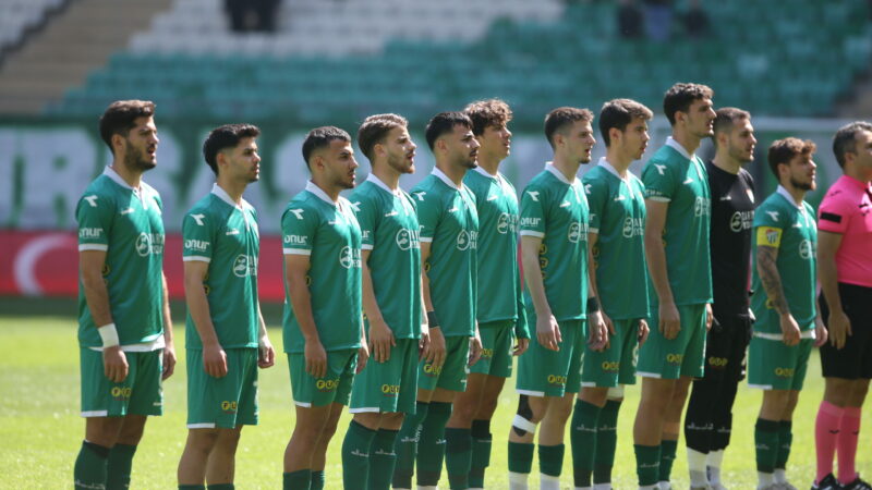 Bursaspor’da 13 futbolcu yol ayrımında! İşte o isimler… Transfer tahtasının açılmasını bekleyen Bursaspor camiasında mevcut futbolcuların durumları da