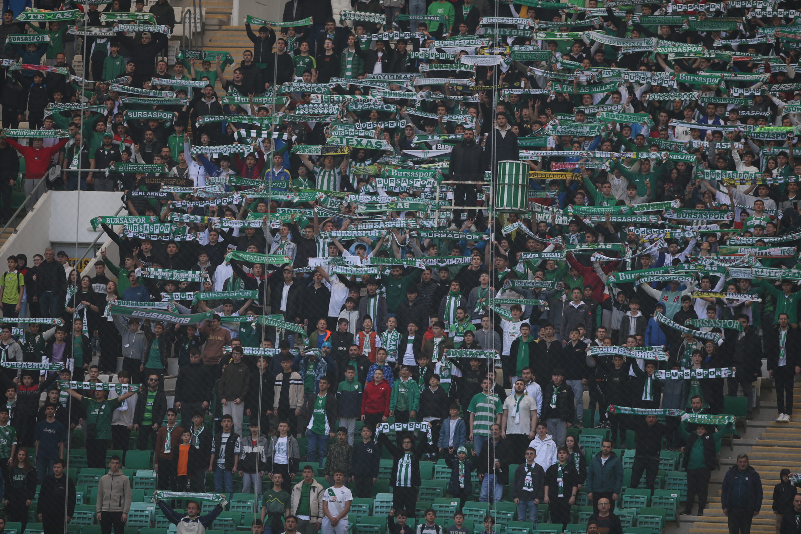 Bursaspor taraftarı maç sonunda kime tepki gösterdi?