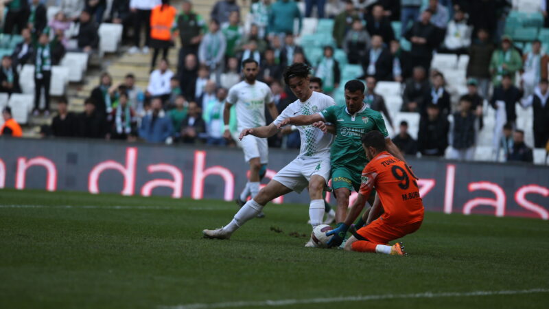 Bursaspor’da Kırklarelispor maçının kadrosunda geçen haftaya göre 3 değişiklik yapıldı.