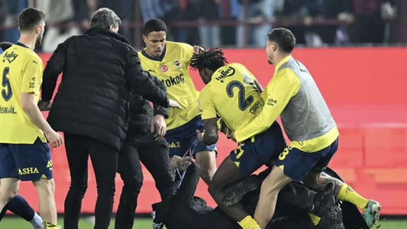 TFF’den Trabzonspor-Fenerbahçe maçı ile ilgili açıklama Türkiye Futbol Federasyonu (TFF), Trendyol Süper Lig'in 30. haftasında Trabzonspor