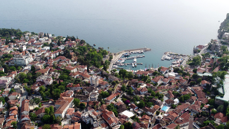 Geceleri nüfusu on binleri geçiyor ama 83 seçmeni var