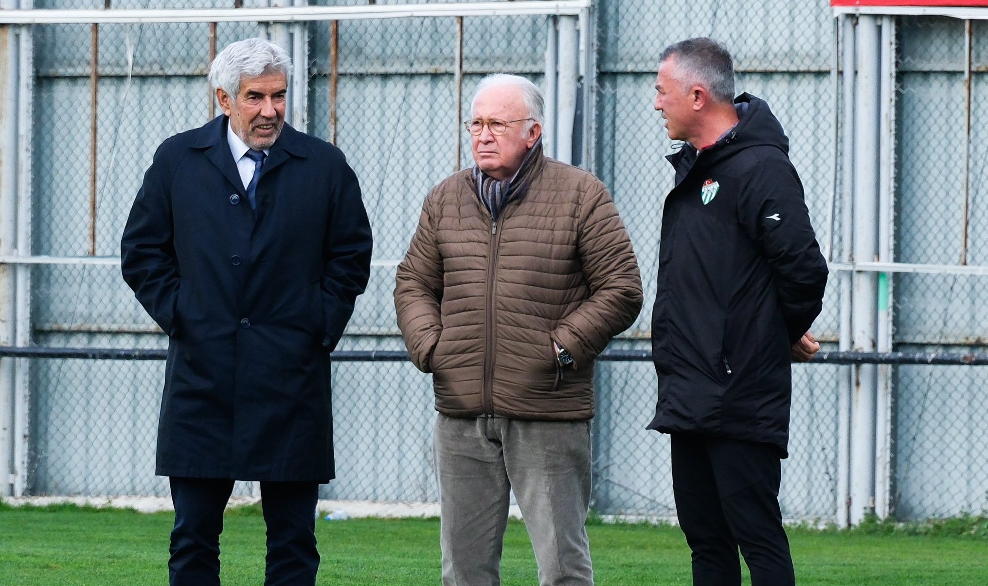 Bursaspor Başkanı Sinan Bür’den flaş transfer açıklaması; ‘Düşsek de kalsak da…’