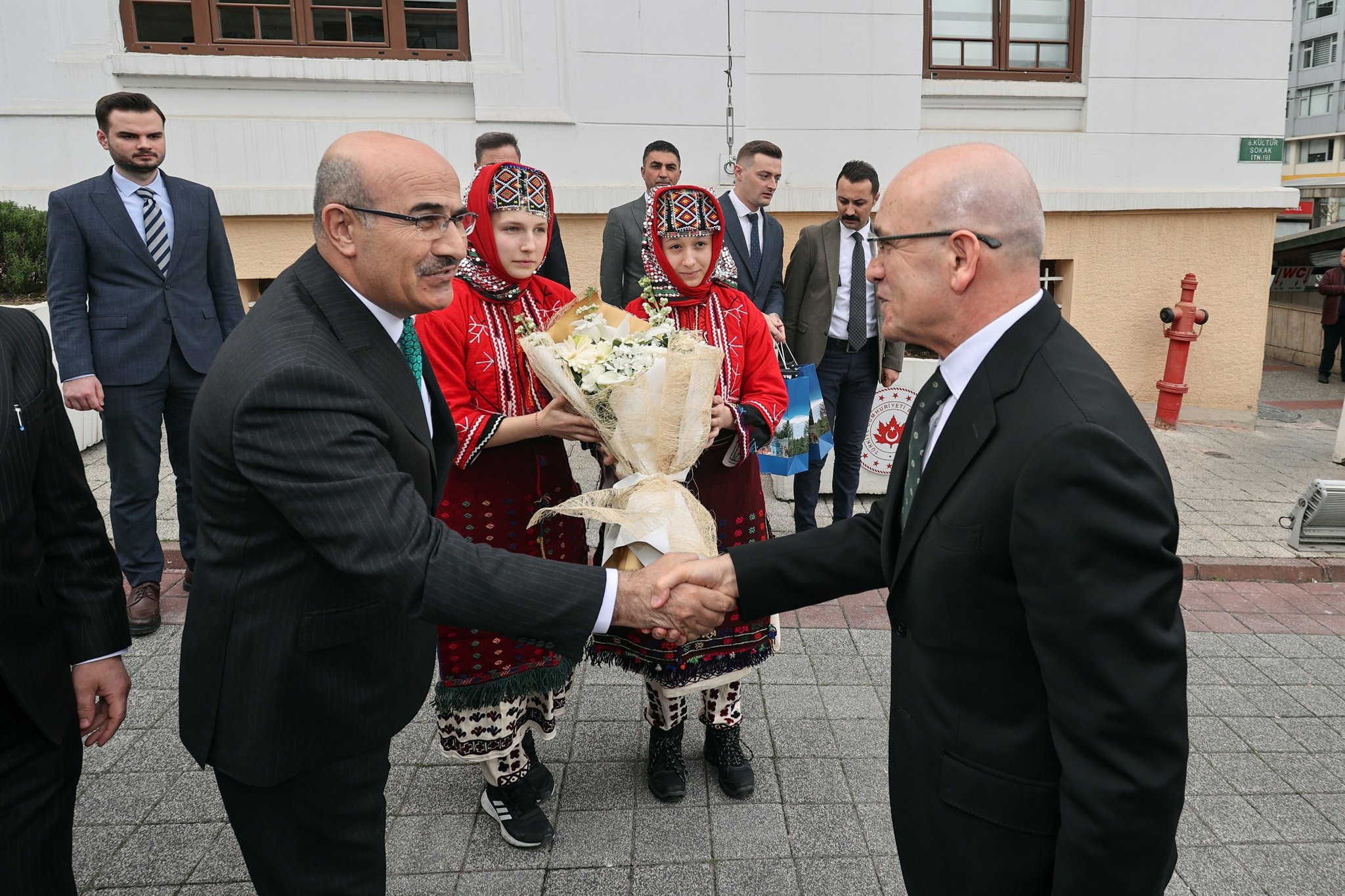 Bakan Şimşek, Bursa’da! Valilik ve Büyükşehir’e ziyaret