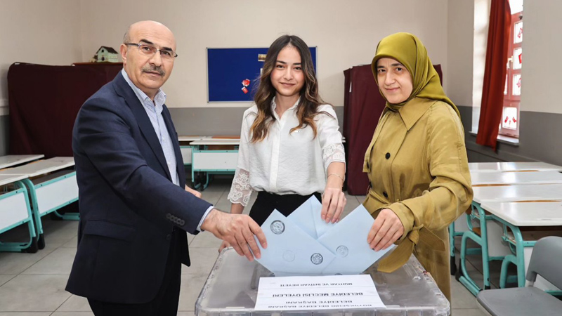 Bursa Valisi Mahmut Demirtaş, oyunu kullandı: ‘Hayırlı olmasını diliyorum’