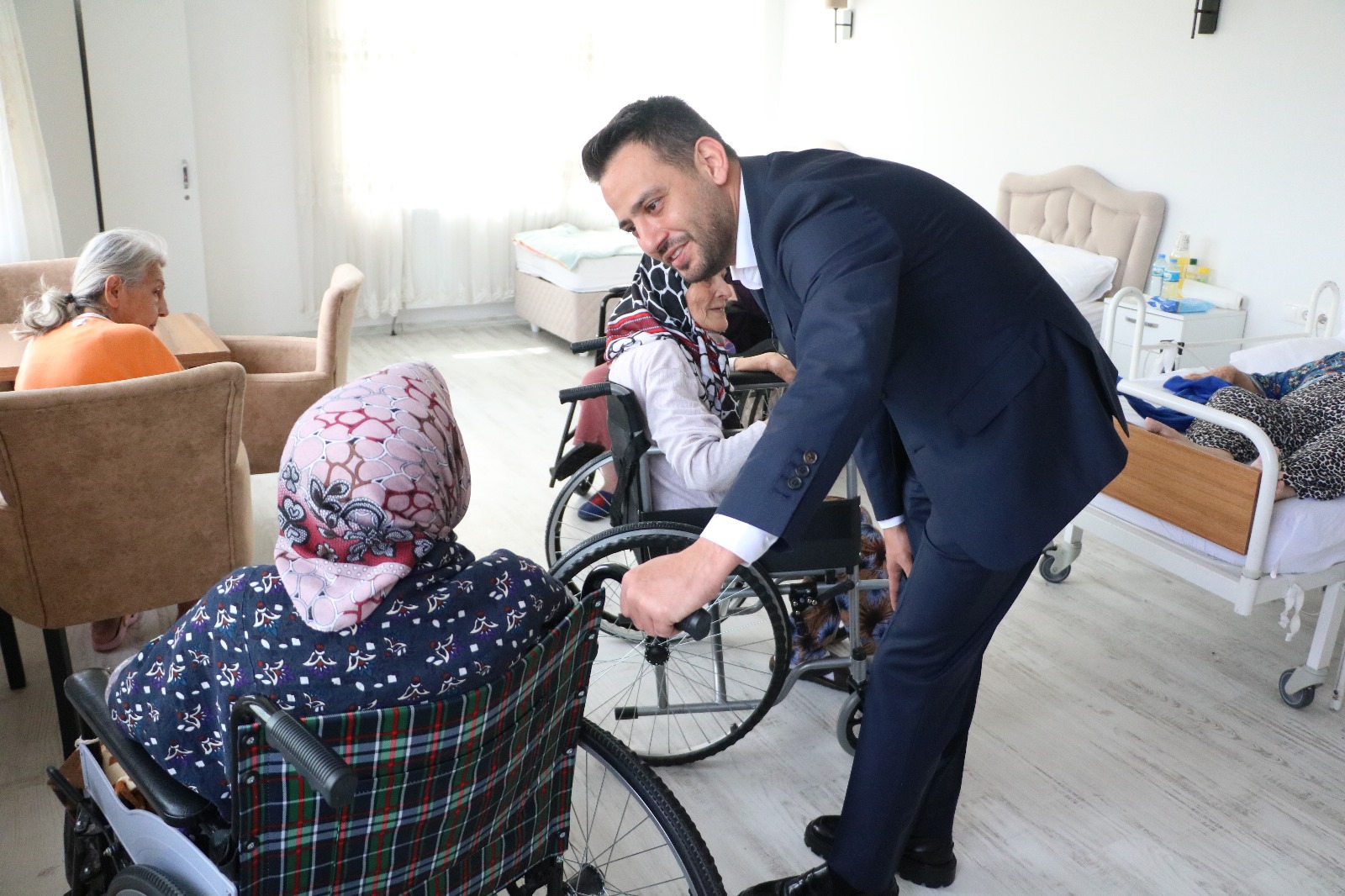 AK Parti Mudanya adayı Dinçer’den Emekli Yaşam Merkezi vaadi