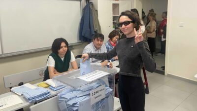 Zeynep Bastık’ın yerine asistanı sıra bekledi