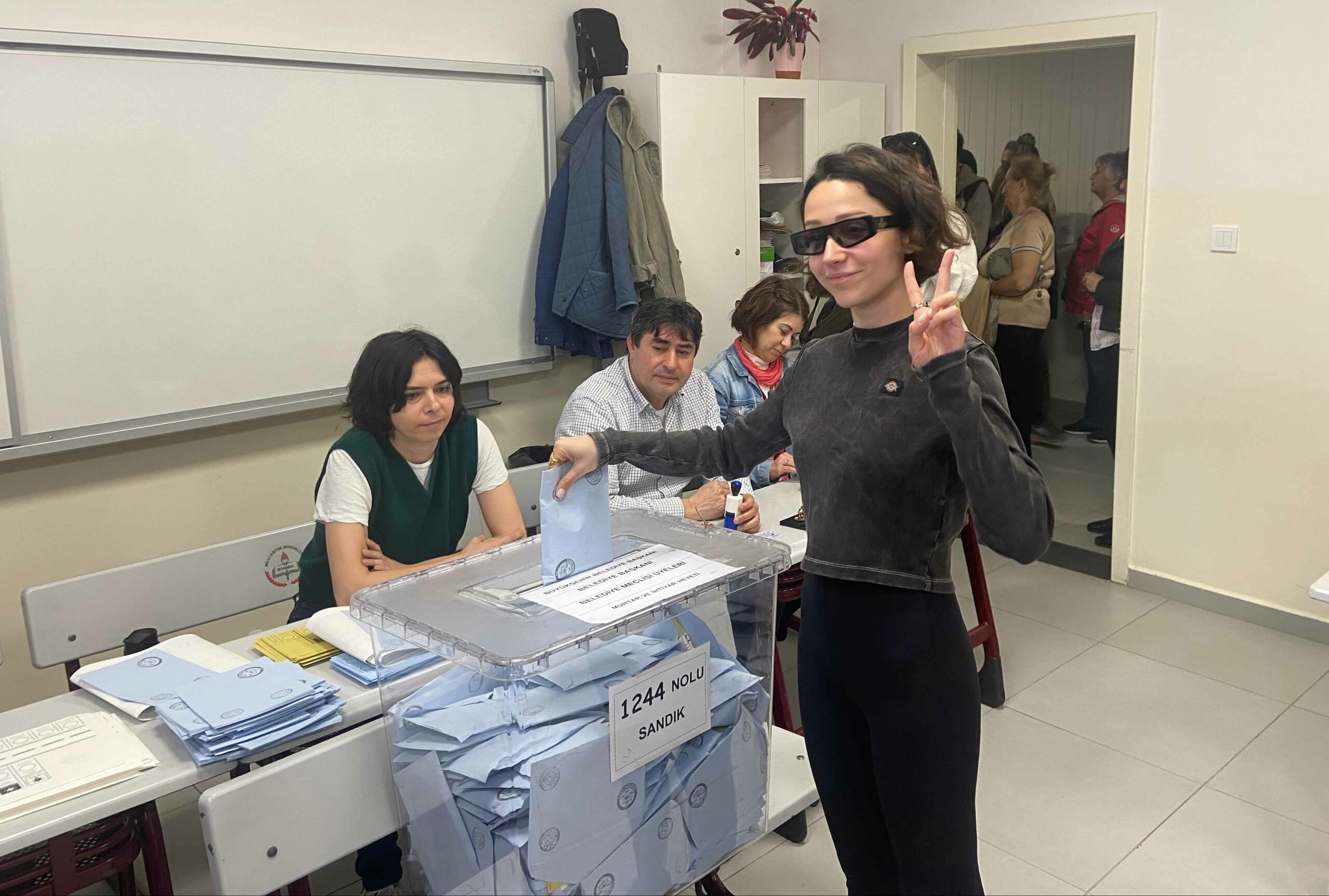 Zeynep Bastık’ın yerine asistanı sıra bekledi