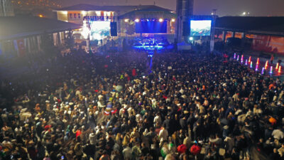 Bursa’nın yeni meydanında coşku sürüyor