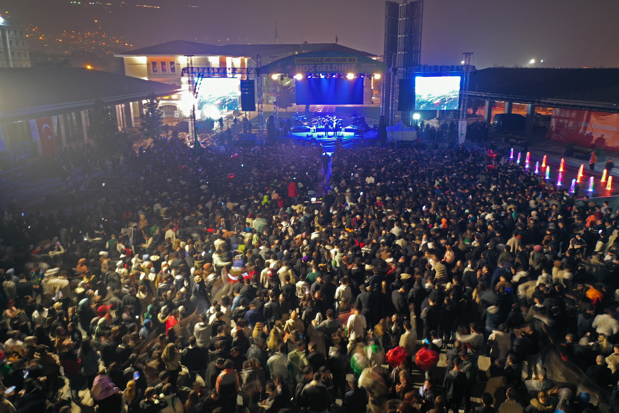 Bursa’nın yeni meydanında coşku sürüyor