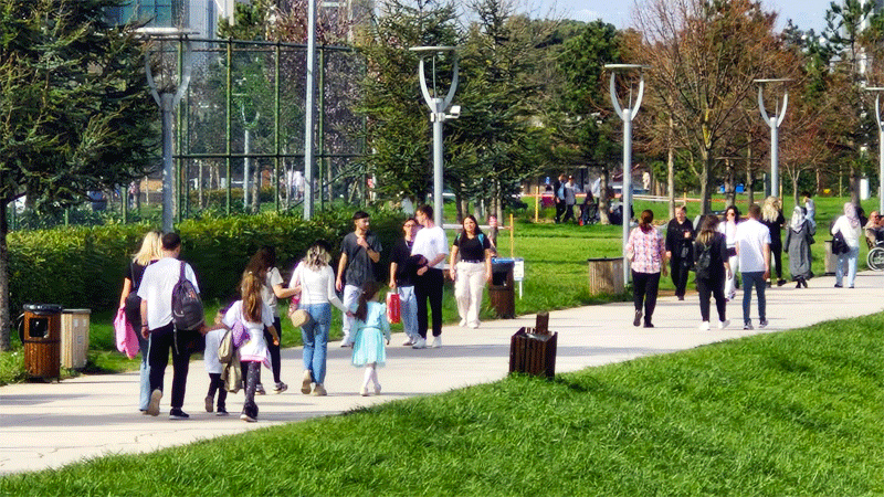 Güzel havayı fırsat bilen Bursalılar kendini dışarı attı