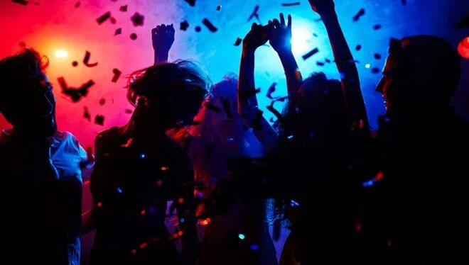 8 erkeğin “bekarlığa veda partisi”ne ret: Eğlence mekanına para cezası 8 erkeğin “bekarlığa veda partisi”ne ret: Eğlence mekanına para cezası