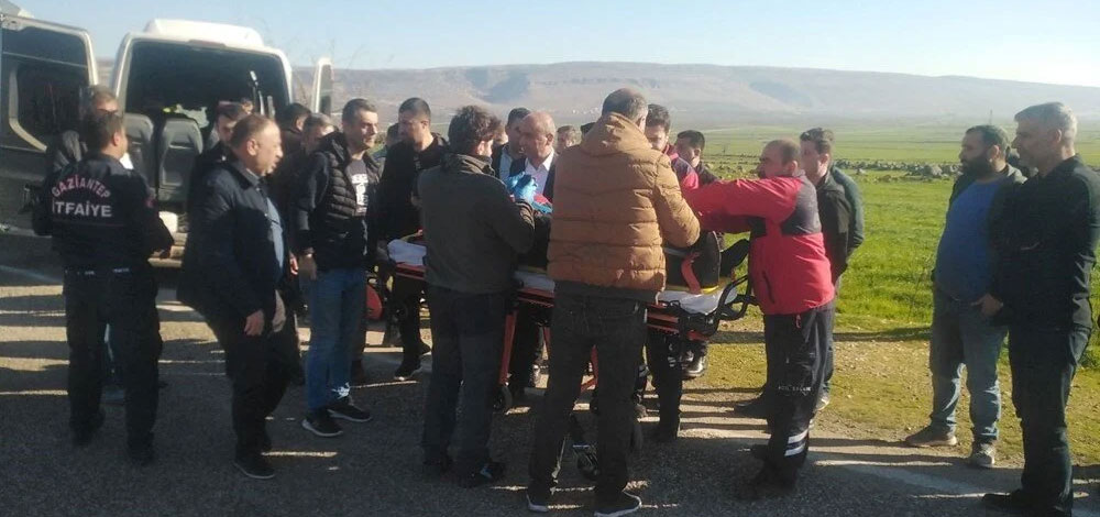 İşçi servisi direğe çarptı: 16 yaralı