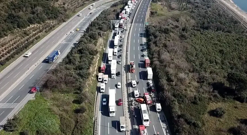 TEM Otoyolu’nda zincirleme kaza: 9 yaralı