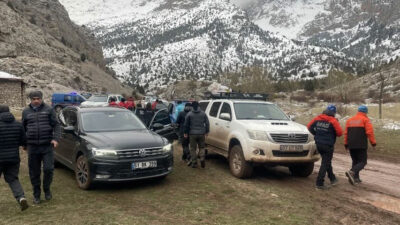 Aladağlar’da facia: Turistlerle dağ kayağı yapan rehber kar kütlesi altında can verdi