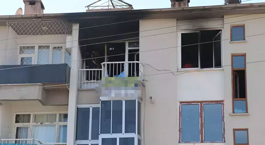 Eşiyle tartışan koca evi yaktı