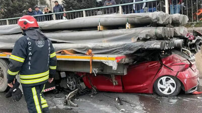 Demir yüklü TIR’a çarpan sürücü feci şekilde can verdi!