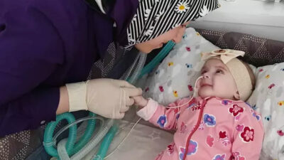 8 aylık Ravza 8 makineye bağlı yaşıyor: Evladımın çaresizliğini görün