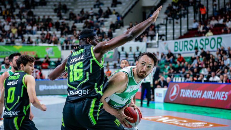 Bursa derbisinde kazanan TOFAŞ TOFAŞ büyük heyecana sahne olan maçta Bursaspor İnfo Yatırım’ı 95-89
