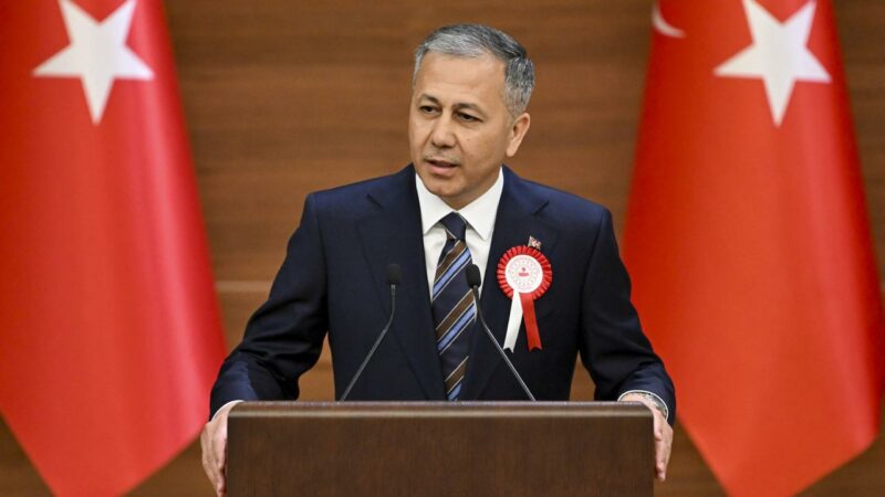 Bakan Yerlikaya: ‘Tuzaklarını yerle bir edeceğiz’ İçişleri Bakanı Yerlikaya: "Kimler FETÖ taktikleriyle Sayın Cumhurbaşkanımıza, hükümetimize ve