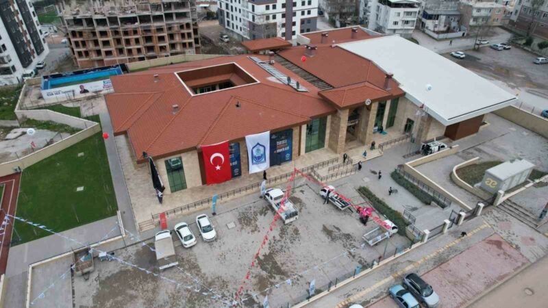 Bursa’nın yeni gençlik merkezi açıldı